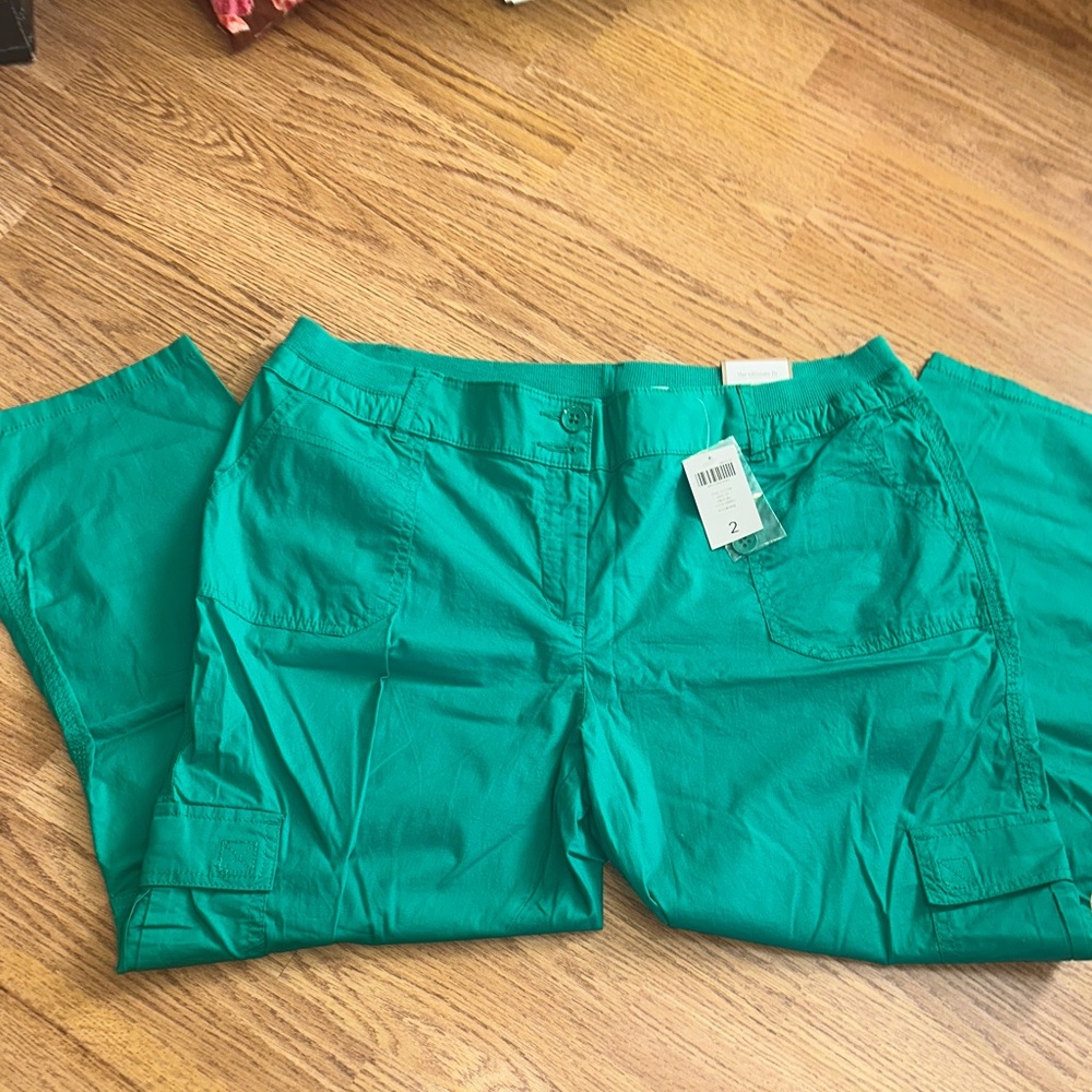 NWT Chico’s Green Capri Cargo pants